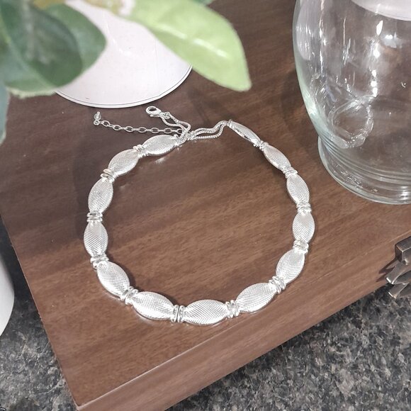 Silver Tone Clasp Necklace - Picture 1 of 9